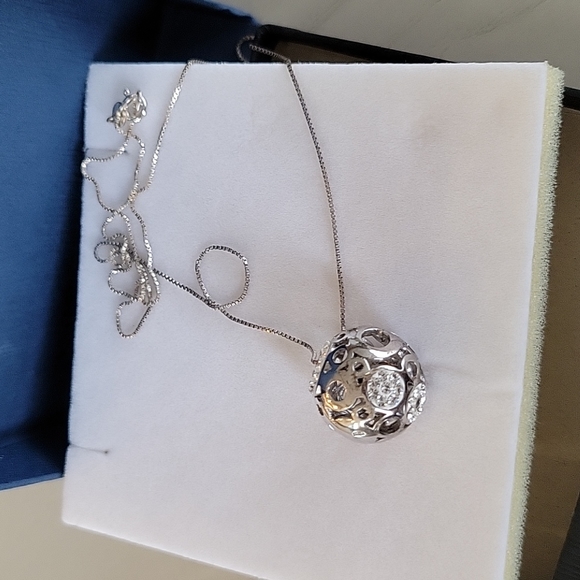 Bella Bello sterling silver ball pendant necklace - Picture 2 of 5